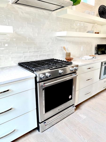 Furnished interior view inside a new home in Grants Court, Charleston (Image 7).