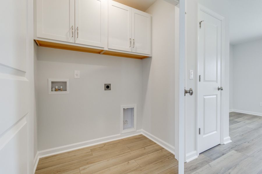 Spacious, unfurnished interior of a new home in Astoria, Columbia (Image 28).