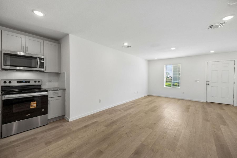 Spacious, unfurnished interior of a new home in Stokesbury, Waller (Image 26). Spacious, unfurnished interior of a new home in Stokesbury, Waller (Image 26).