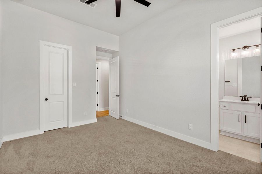 Spacious, unfurnished interior of a new home in Woodforest, Montgomery (Image 23).