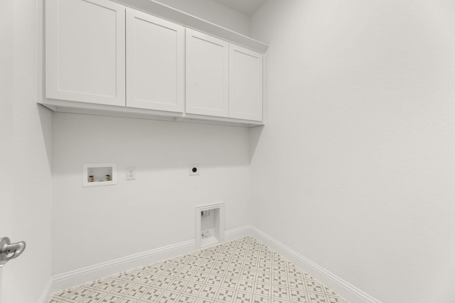 Representative unfurnished interior of a home built from the Ramsey by Windsor Homes in Estates at Rockhill, Frisco (Image 27).