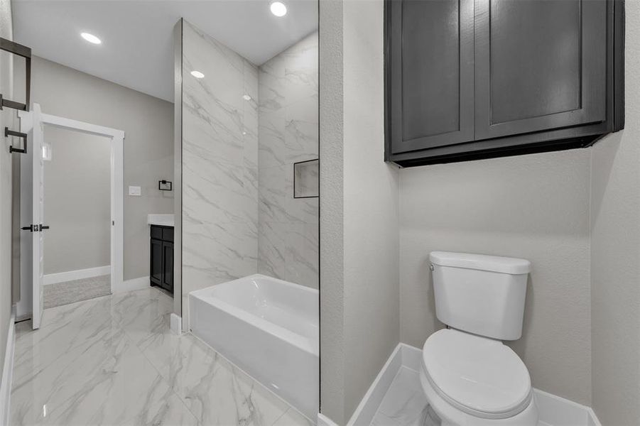 Furnished interior view inside a new home in , Grand Prairie (Image 21).