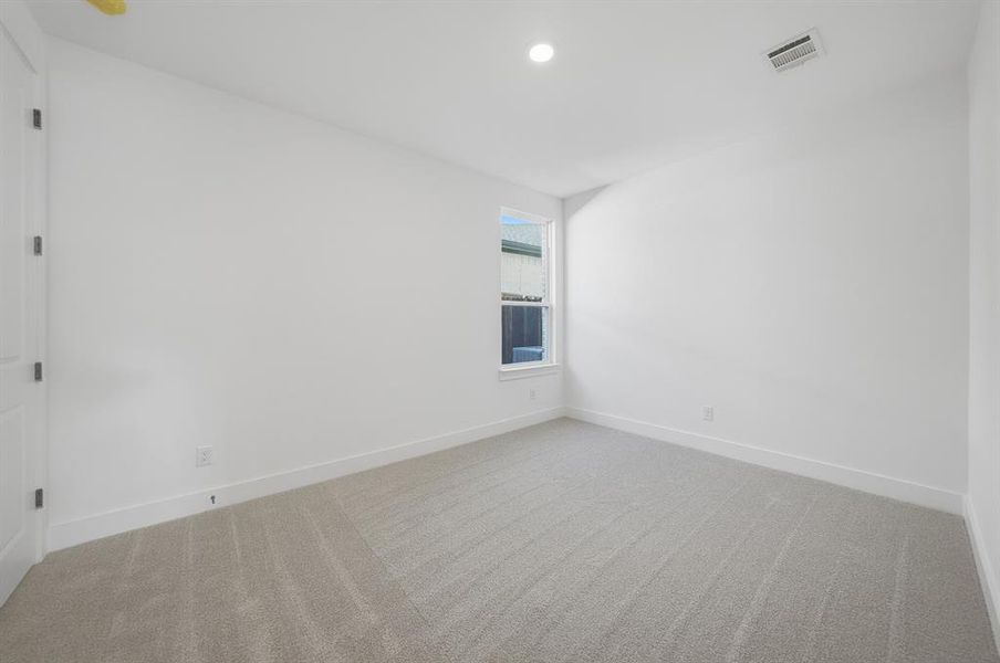 Spacious, unfurnished interior of a new home in Tavolo Park, Fort Worth (Image 32).