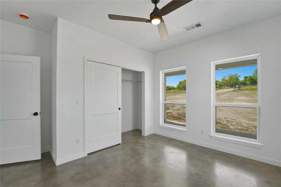Spacious, unfurnished interior of a new home in , La Grange (Image 15).