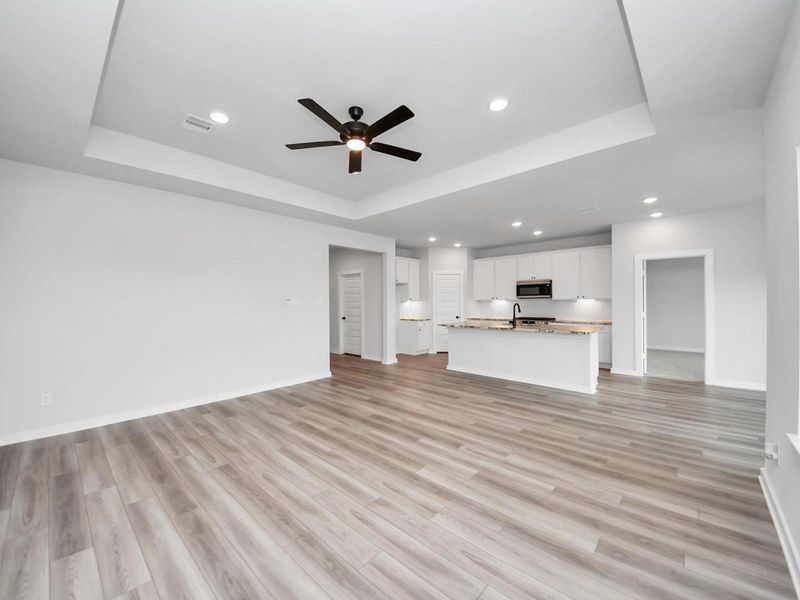 Spacious, unfurnished interior of a new home in River Ranch Meadows, Dayton (Image 27).