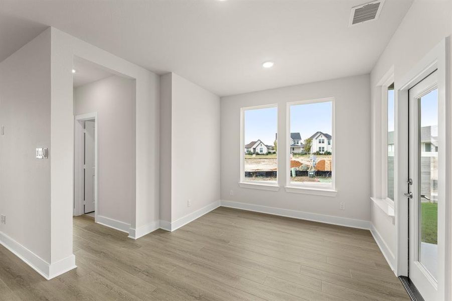 09. 3136 Lenton - Dining