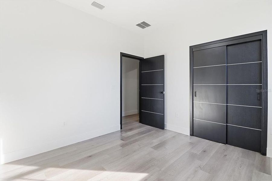 Spacious, unfurnished interior of a new home in , Ocala (Image 36).