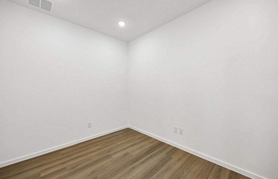 Spacious, unfurnished interior of a new home in Stokesbury, Waller (Image 19).