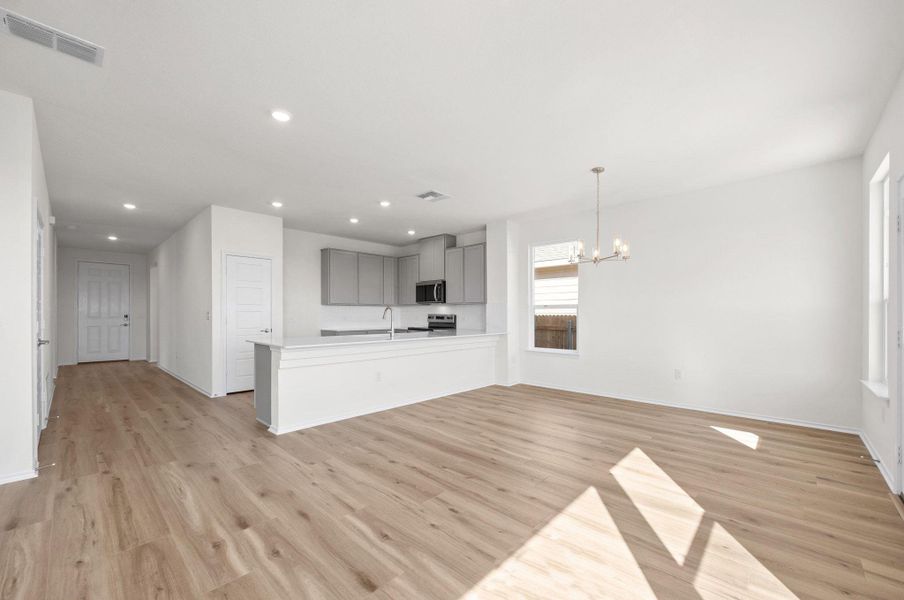 Spacious, unfurnished interior of a new home in McKinney Crossing, Austin (Image 17). Spacious, unfurnished interior of a new home in McKinney Crossing, Austin (Image 17).