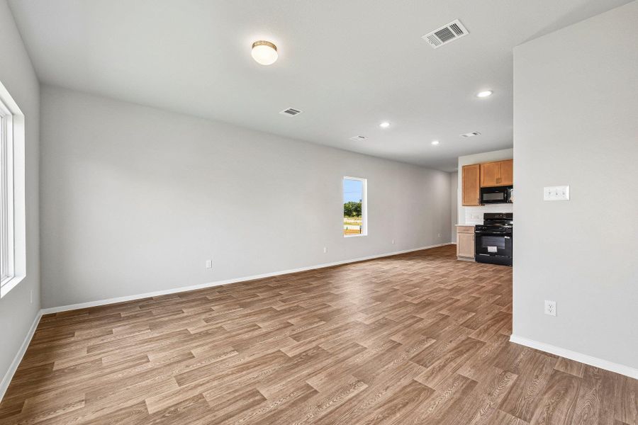 Spacious, unfurnished interior of a new home in Cascade, Liberty Hill (Image 17).