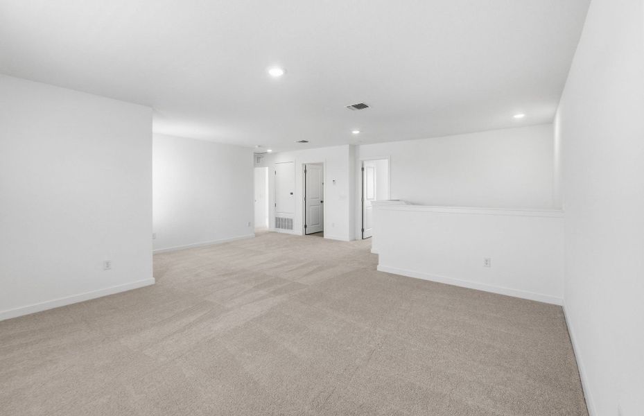 Spacious, unfurnished interior of a new home in Vantage, San Marcos (Image 30).