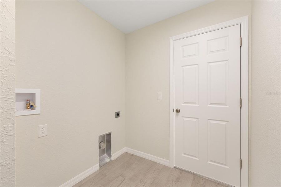Spacious, unfurnished interior of a new home in , Ocala (Image 30).