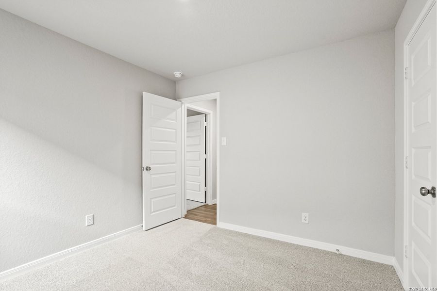 Spacious, unfurnished interior of a new home in Hickory Ridge, Elmendorf (Image 28).