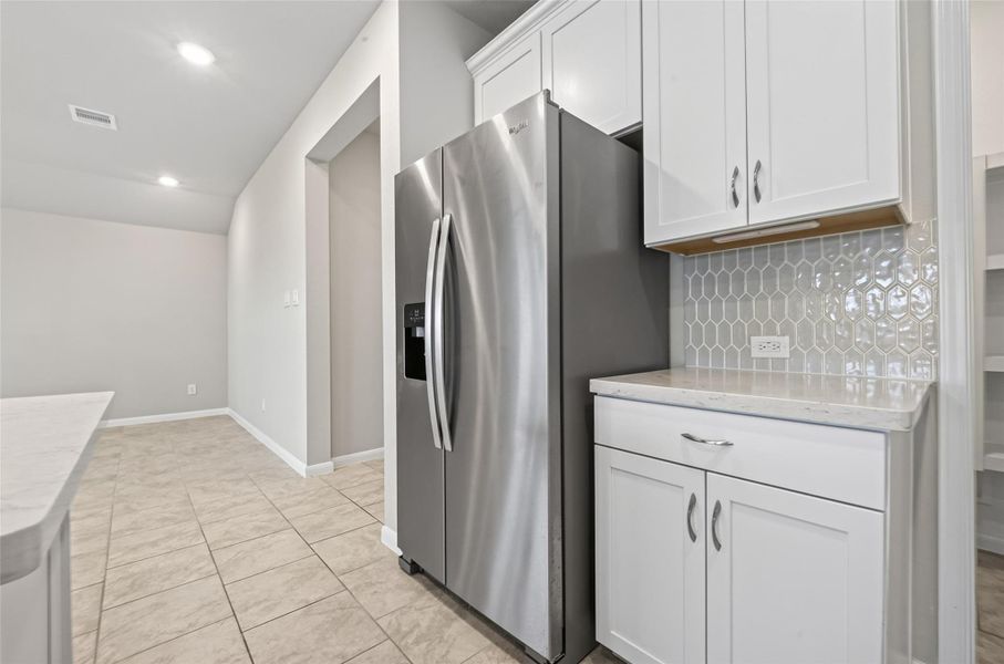 Furnished interior view inside a new home in , Texas City (Image 8).