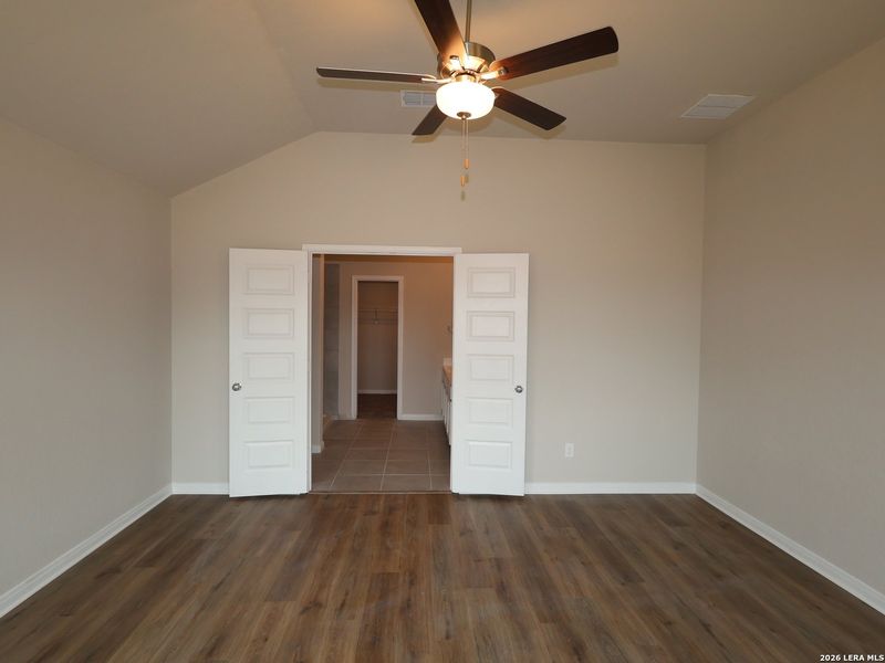 Spacious, unfurnished interior of a new home in Verano Farms, Von Ormy (Image 15).