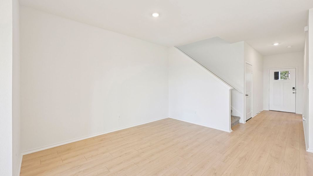 Spacious, unfurnished interior of a new home in Valverde, Bastrop (Image 14).