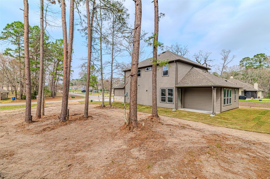 Exterior details and patio area of a home in , Huntsville (Image 3).