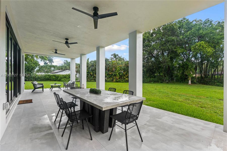 Exterior details and patio area of a home in , Plantation (Image 25).