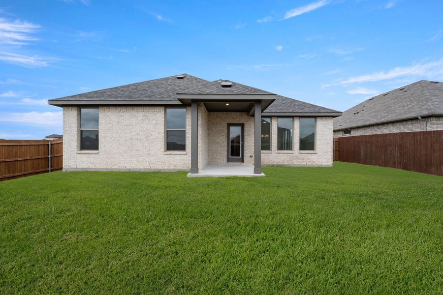 Exterior details and patio area of a home in Vista Point, Grandview (Image 4).