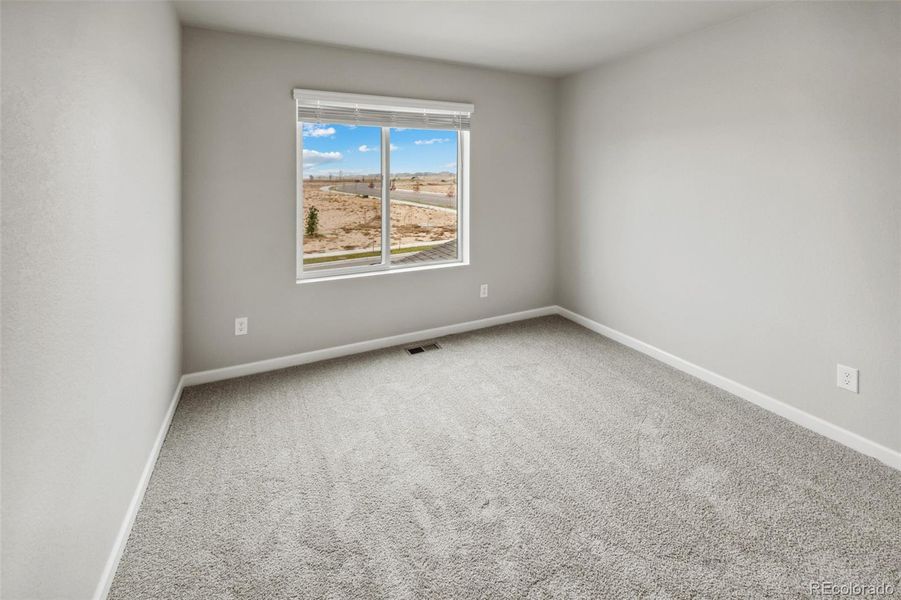 Spacious, unfurnished interior of a new home in Cottonwood Greens, Fort Lupton (Image 13).