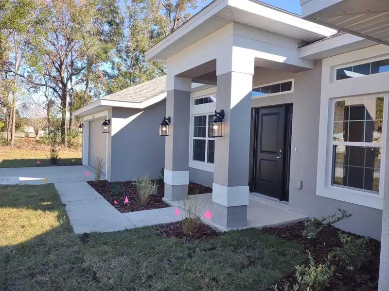 Exterior details and patio area of a home in , Ocala (Image 3).