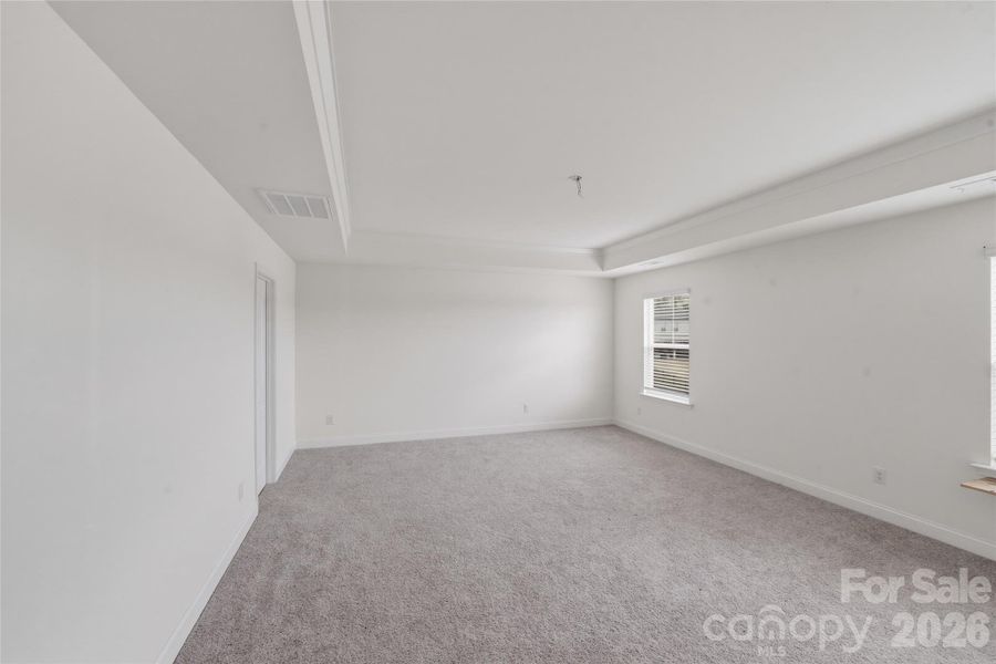 Spacious, unfurnished interior of a new home in Lakeside Glen, York (Image 33).