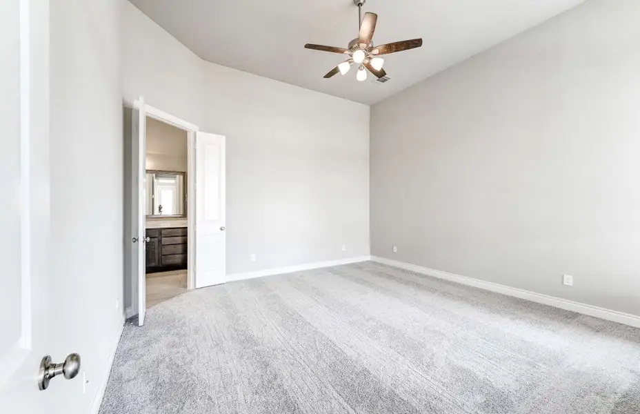 Representative unfurnished interior of a home built from the 2909 by Ravenna Homes in The Woodlands Hills 65′, Willis (Image 29). Representative unfurnished interior of a home built from the 2909 by Ravenna Homes in The Woodlands Hills 65′, Willis (Image 29).