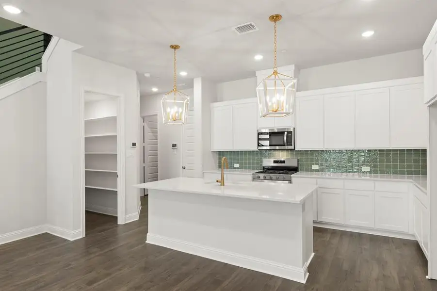 10. 3912 Keya - Kitchen (2)