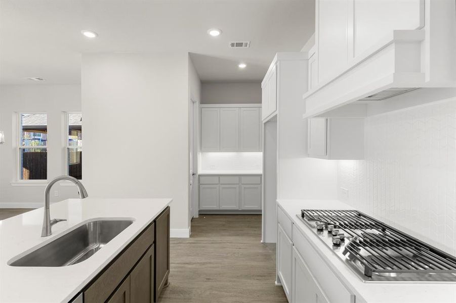 9_10. 1201 Century Tree - Kitchen (3)