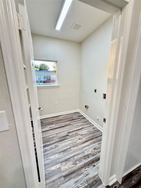 Spacious, unfurnished interior of a new home in , Cleveland (Image 14).