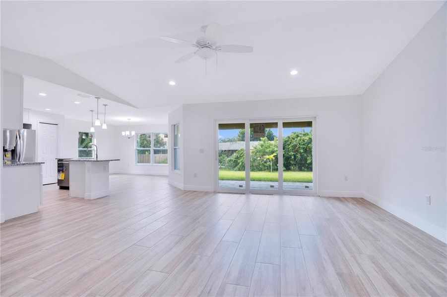 Spacious, unfurnished interior of a new home in , Palm Bay (Image 24).