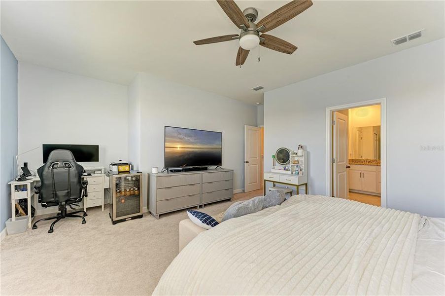 Furnished interior view inside a new home in , Bradenton (Image 31).