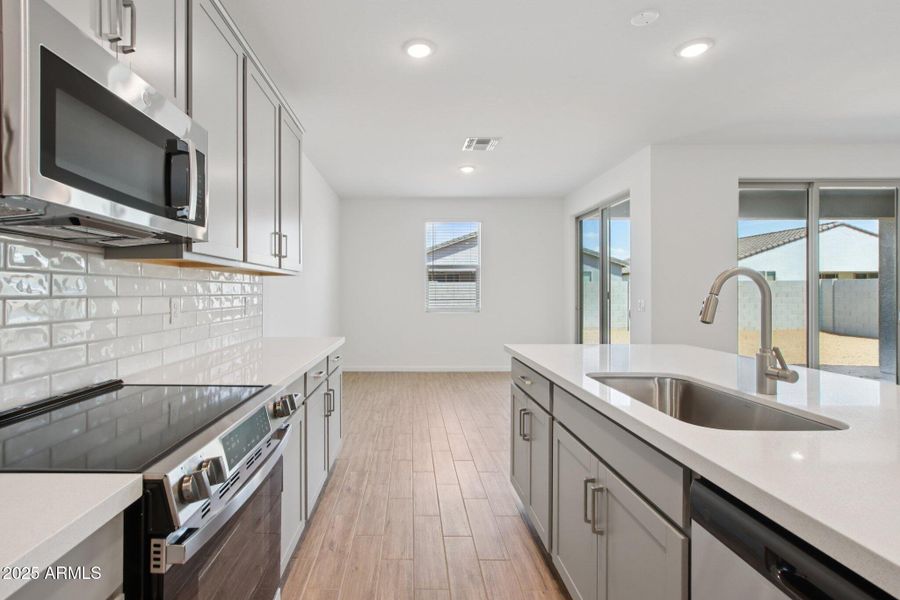 11-web-or-mls-W Brown St-S2708-011