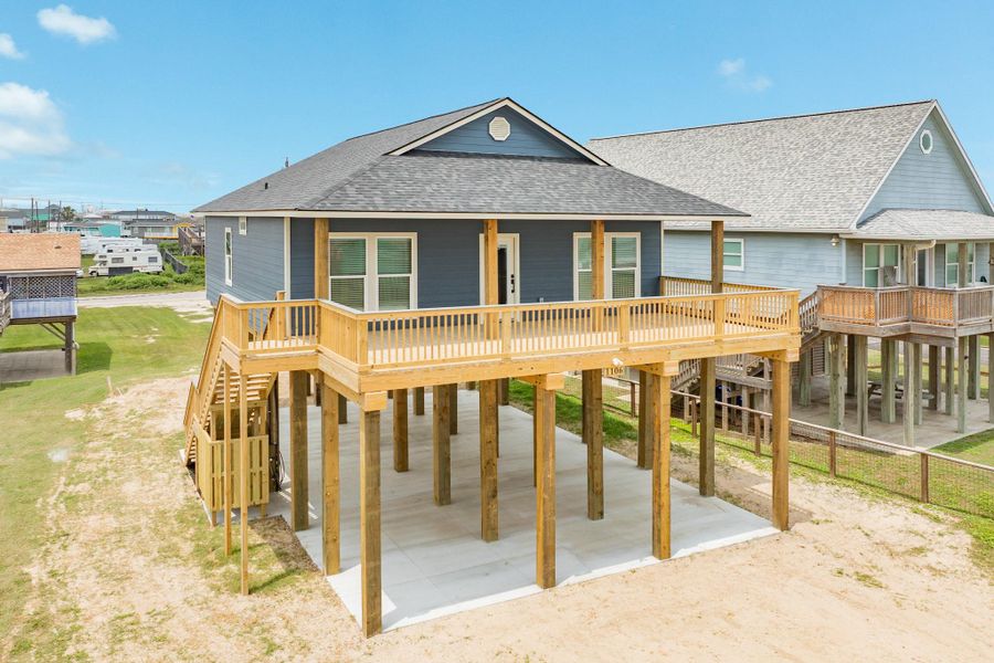 Exterior details and patio area of a home in , Surfside Beach (Image 16).