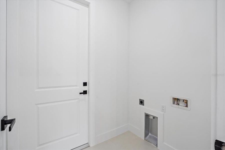 Spacious, unfurnished interior of a new home in , Port Charlotte (Image 30).