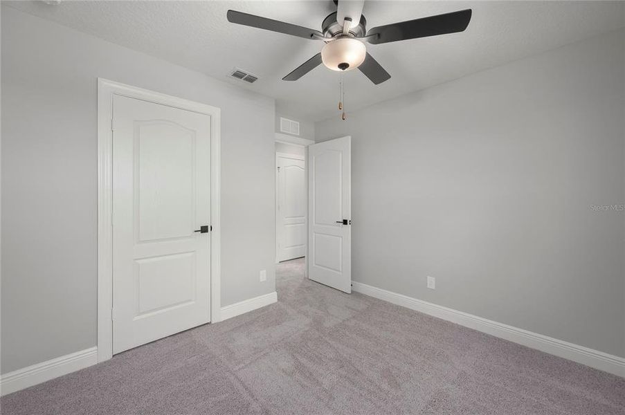 Spacious, unfurnished interior of a new home in Gum Lake Preserve, Lake Alfred (Image 31).