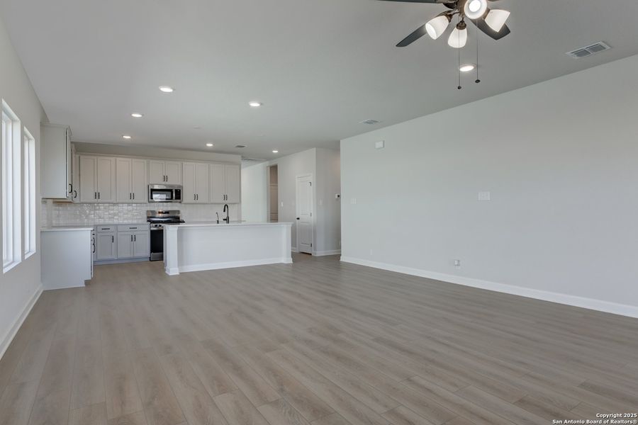 Spacious, unfurnished interior of a new home in Cordova Trails, Seguin (Image 20).