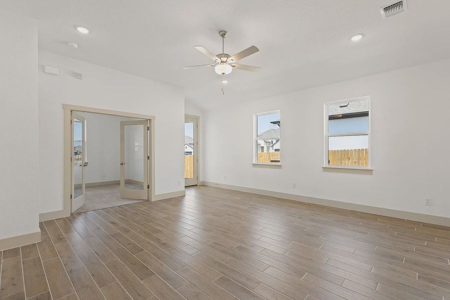 Spacious, unfurnished interior of a new home in Enclave at Cele, Pflugerville (Image 19).