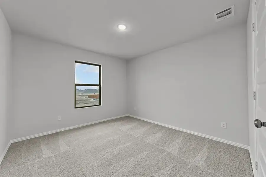 Spacious, unfurnished interior of a new home in Rolling Ridge, Van Alstyne (Image 22).