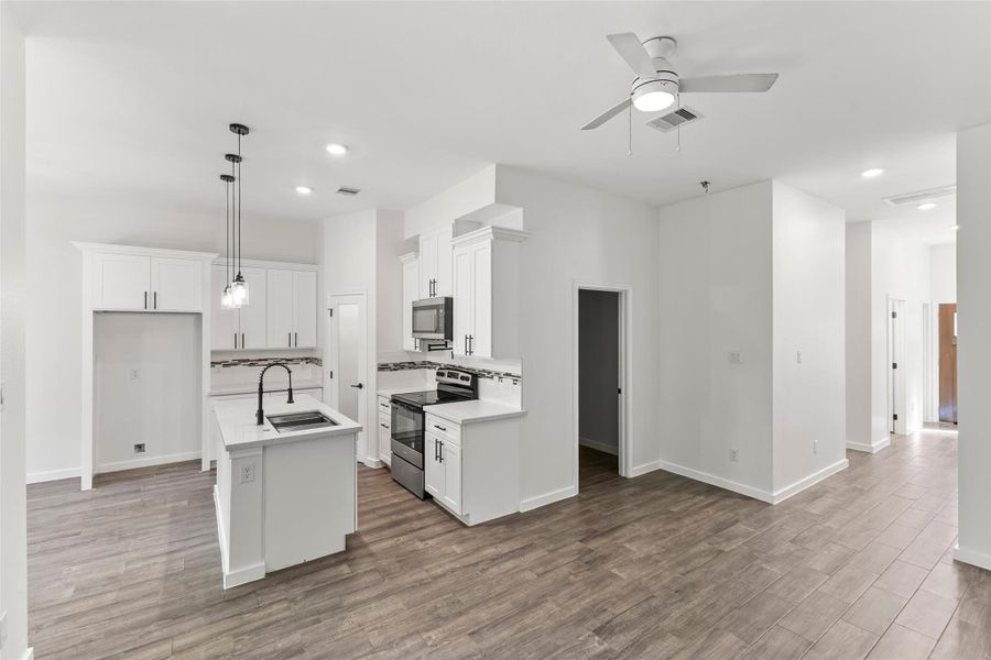 Furnished interior view inside a new home in , Conroe (Image 7).