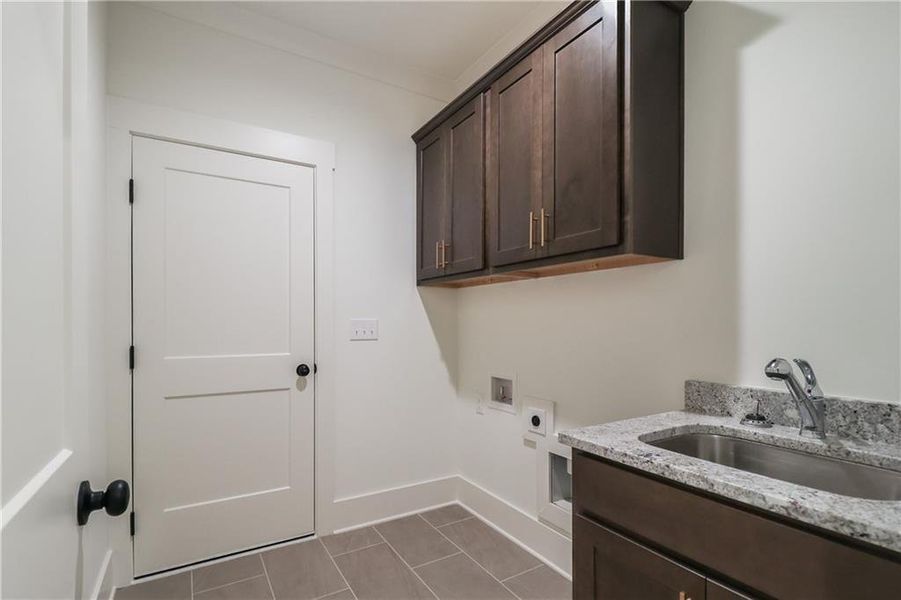Furnished interior view inside a new home in Stonegate, Monroe (Image 8).