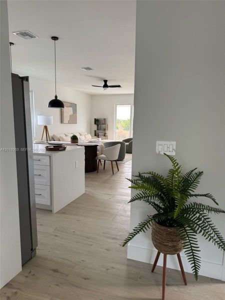 It is being sold unfurnished; the furnishings are shown for visualization purposes only. It is being sold unfurnished; the furnishings are shown for visualization purposes only.