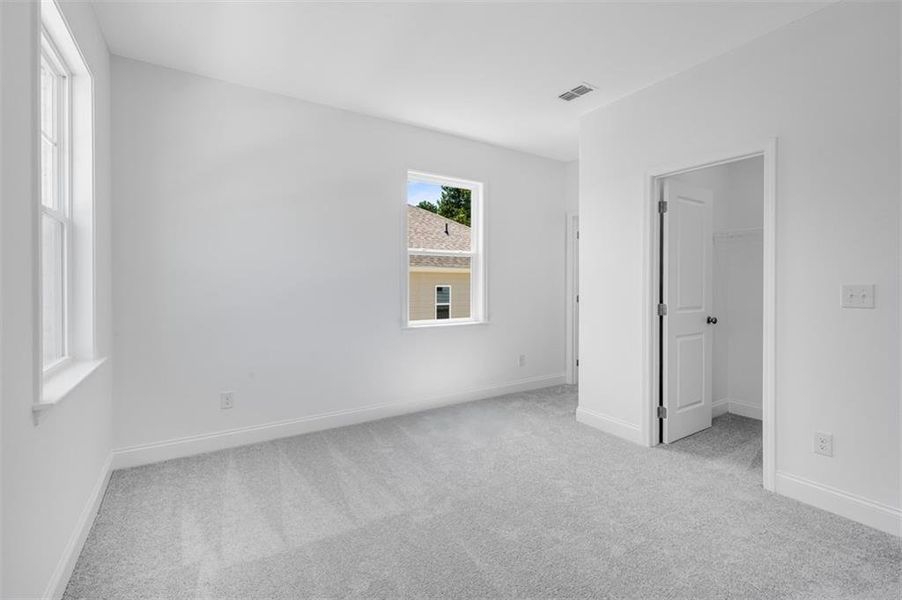 Spacious, unfurnished interior of a new home in Oakmead, Buford (Image 30).