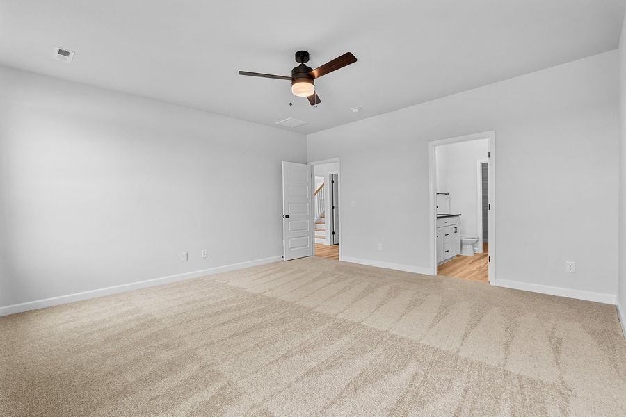 Spacious, unfurnished interior of a new home in Fieldstone, Lexington (Image 34).