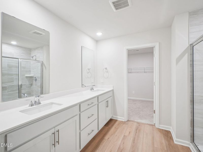 26-web-or-mls-Raleigh - Oak Manor - 508