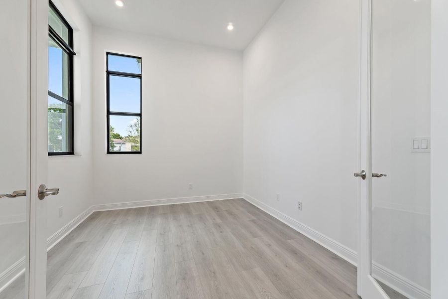 Spacious, unfurnished interior of a new home in , Port St. Lucie (Image 12).