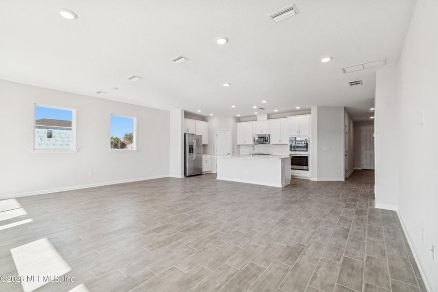 Spacious, unfurnished interior of a new home in Tributary 50', Yulee (Image 20).