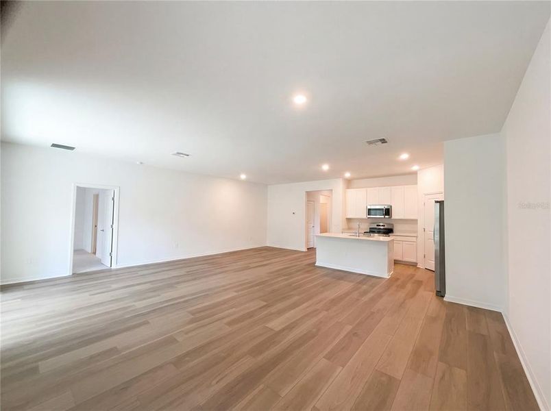 Spacious, unfurnished interior of a new home in Grand Park, Dunnellon (Image 16).