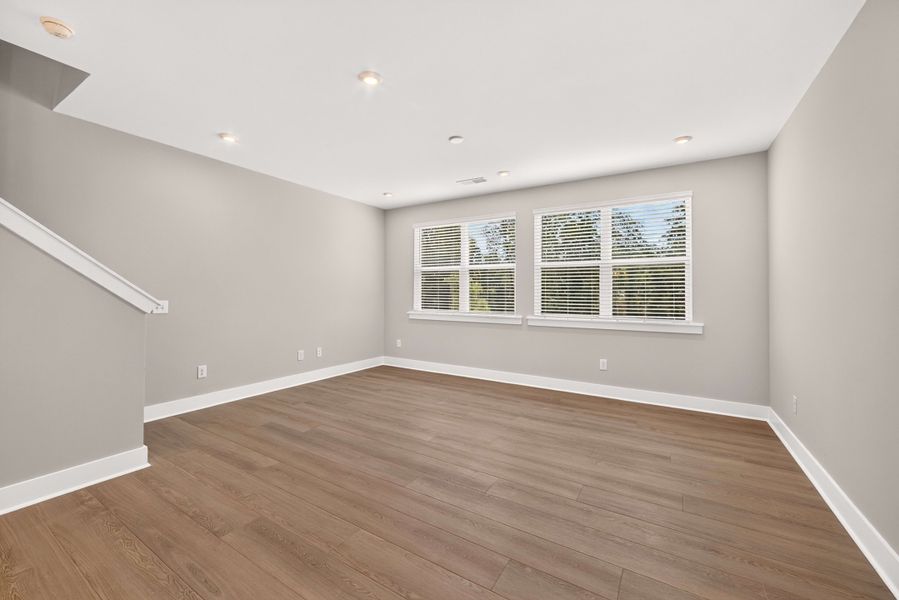 Spacious, unfurnished interior of a new home in Context at Oakhurst, Charlotte (Image 21). Spacious, unfurnished interior of a new home in Context at Oakhurst, Charlotte (Image 21).
