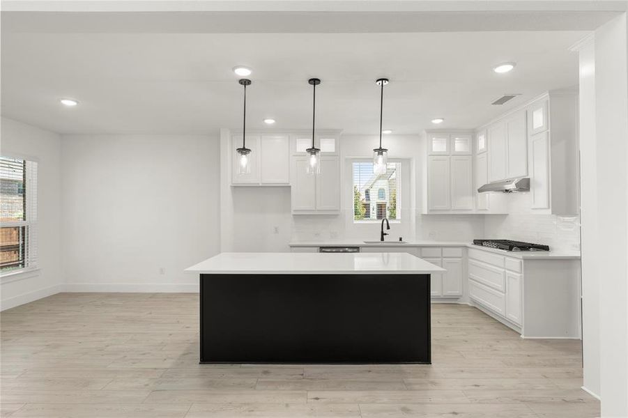 07. 1032 Meadowlark - Kitchen